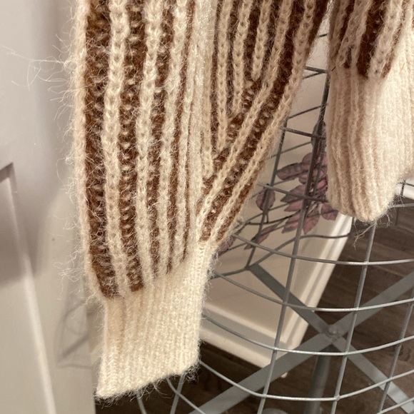 NWT sweater - Picture 3 of 6